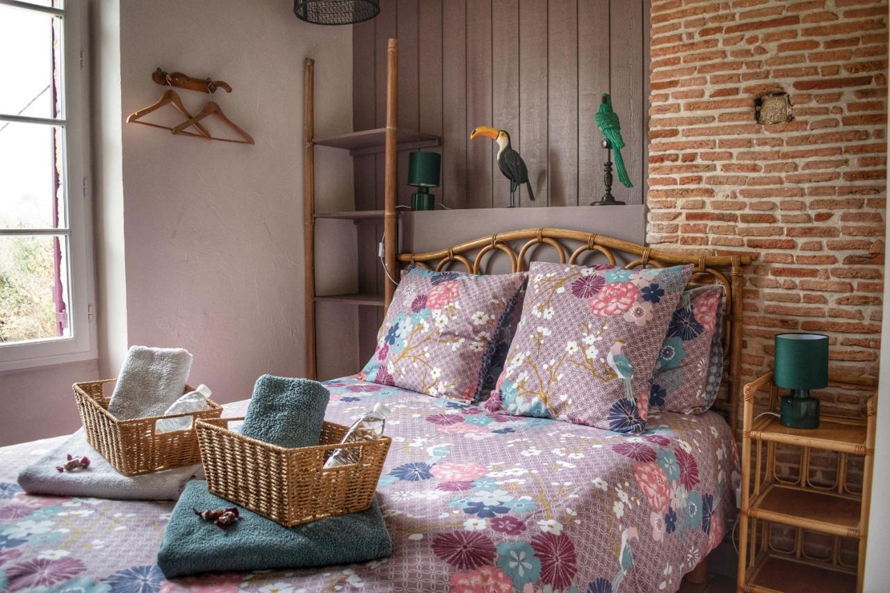 Les Volets Violets Acomodação com café da manhã Salles  Exterior foto