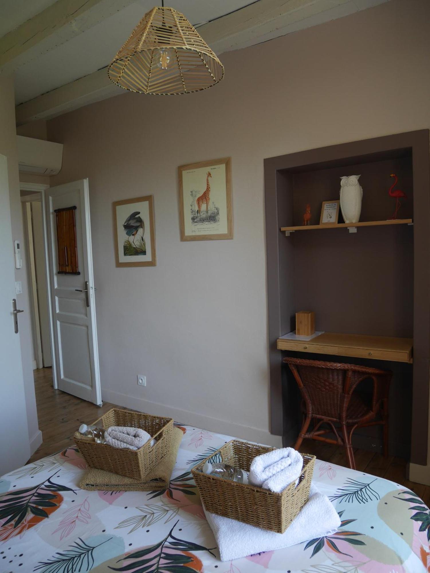 Les Volets Violets Acomodação com café da manhã Salles  Exterior foto